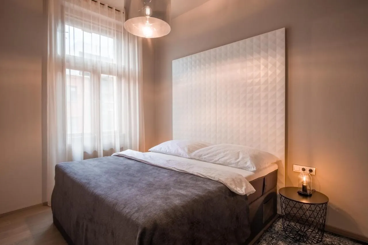 Aparthotel Rimska 14 Praga 4*,