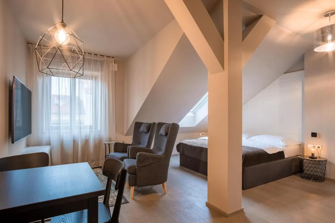 Aparthotel Rimska 14 Prag 4*,